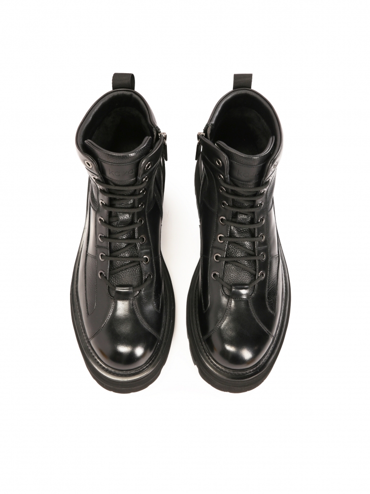 Uniwersalne czarne trzewiki na podeszwie z bieżnikiem