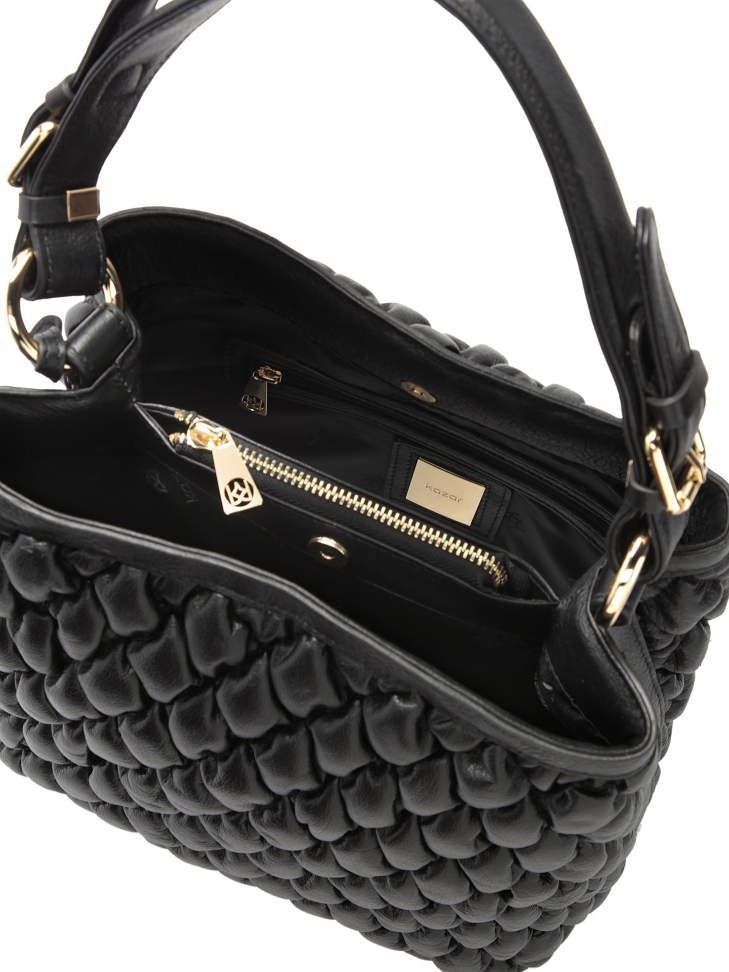 Pikowana torebka na ramię w klasycznym czarnym kolorze