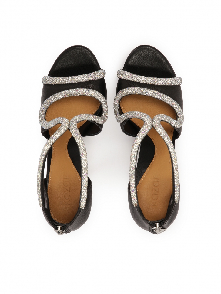 Czarne wizytowe sandały ze srebrnymi yształkami