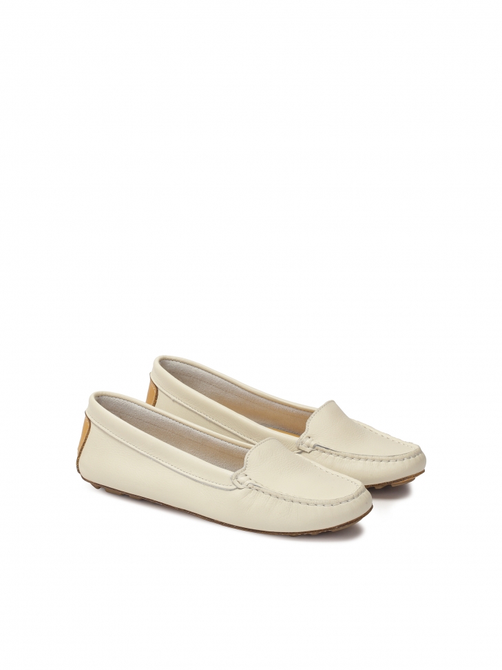 Skórzane mokasyny z kontrastującą wstawką na pięcie