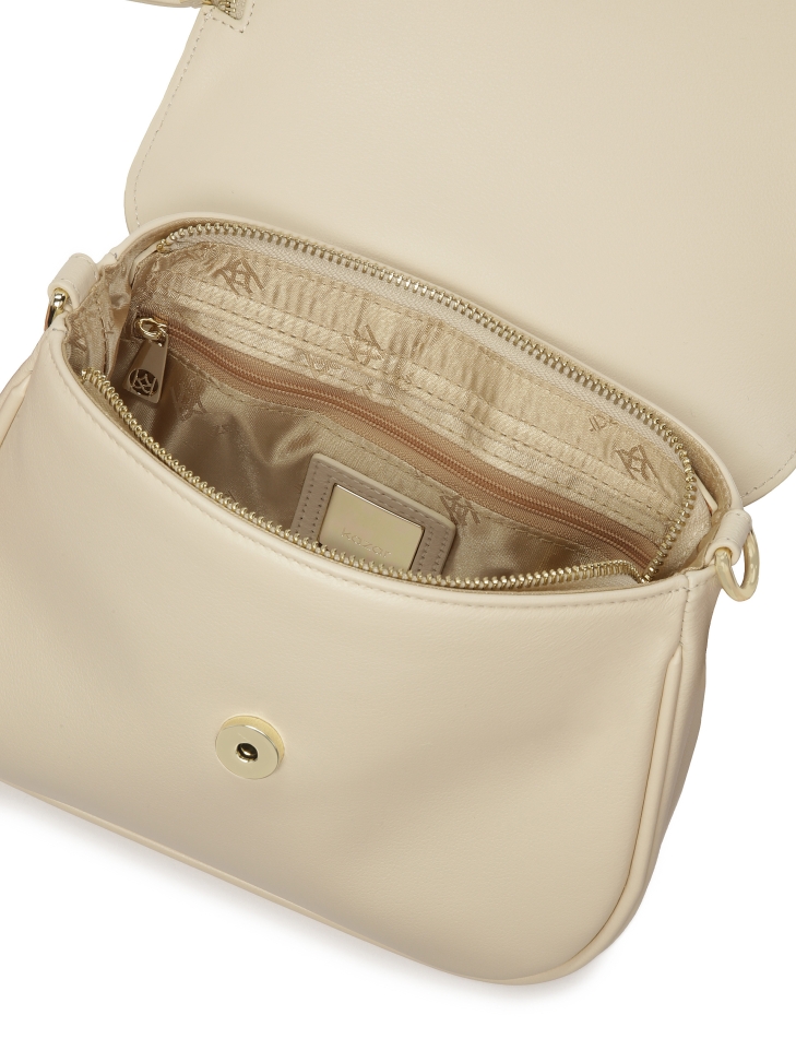 Kremowa torebka z kieszenią w klapie