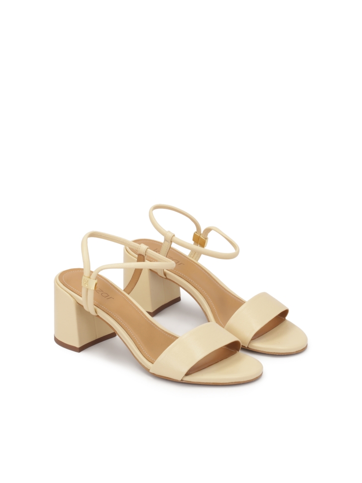 Sandały z metalowym przesuwanym zapięciem