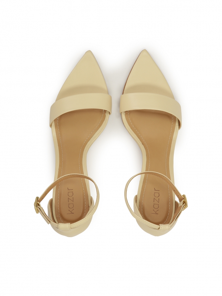 Sandały na koturnie ze spiczastymi noskami