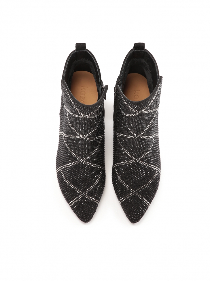 Botki na słupku poyte yształkami