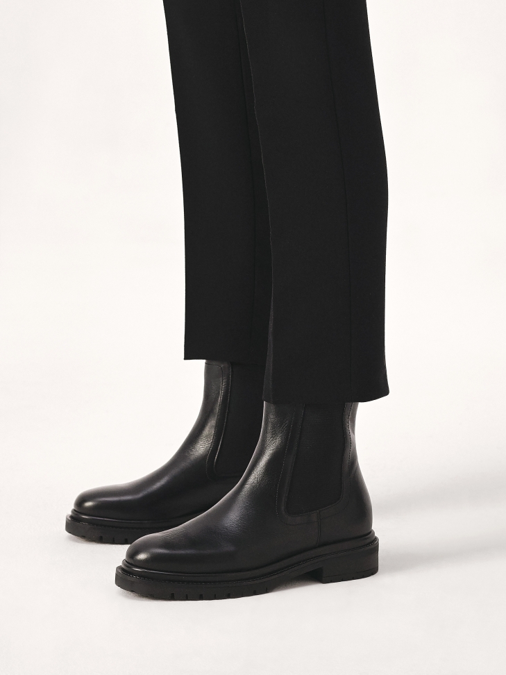 Ponadczasowe sztyblety w czarnym kolorze