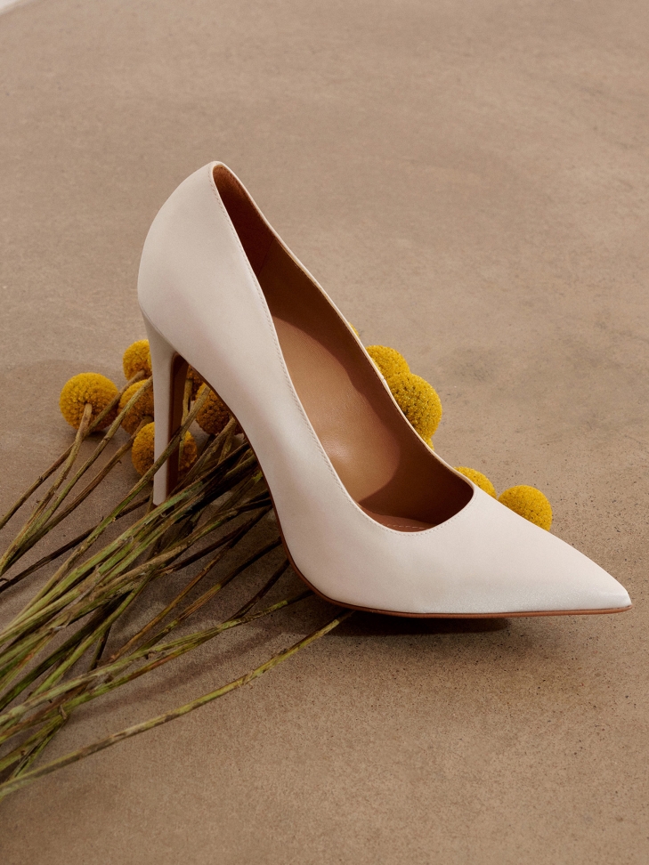 Białe eleganckie szpilki z tkaniny dla Panny Młodej