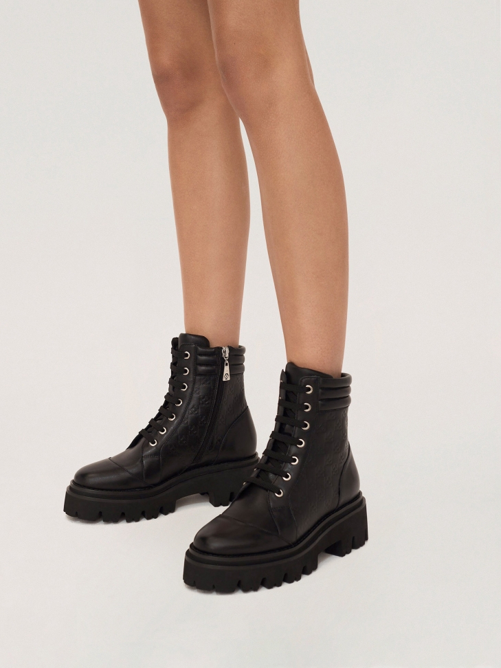 Czarne trzewiki damskie z tłoczonej i gładkiej skóry