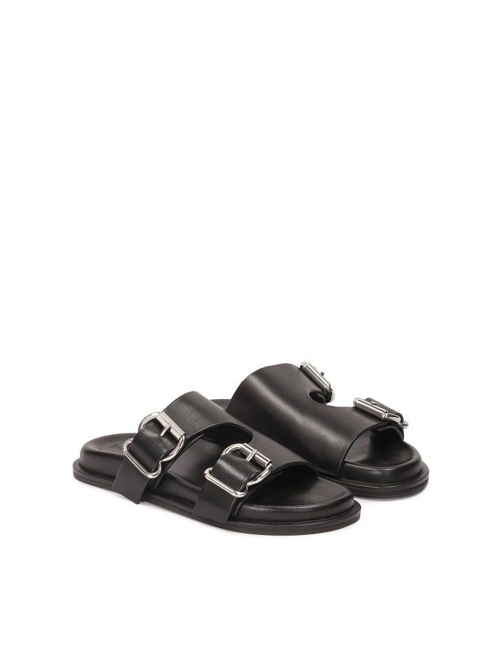 Czarne klapki z dwoma sprzączkami na komfortowej podeszwie