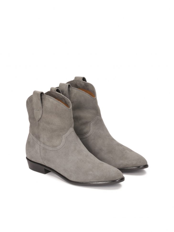 Zamszowe kowbojki ze wsuwaną cholewką