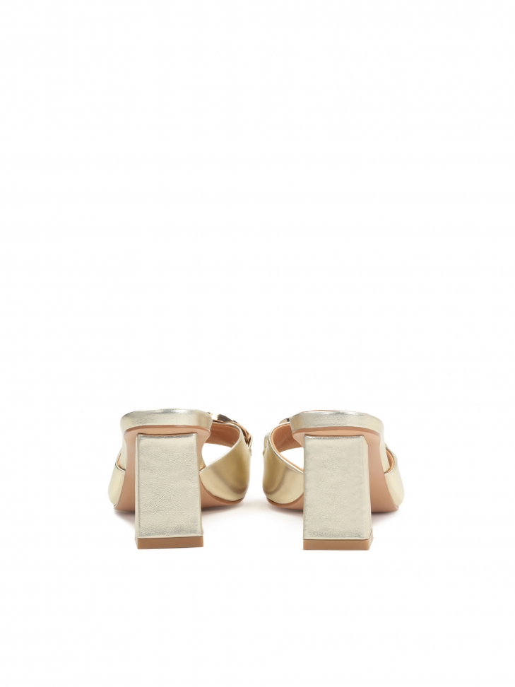 Eleganckie ote klapki na wygodnym obcasie