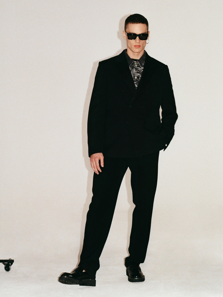 Czarne loafersy przeszywane białą nicią