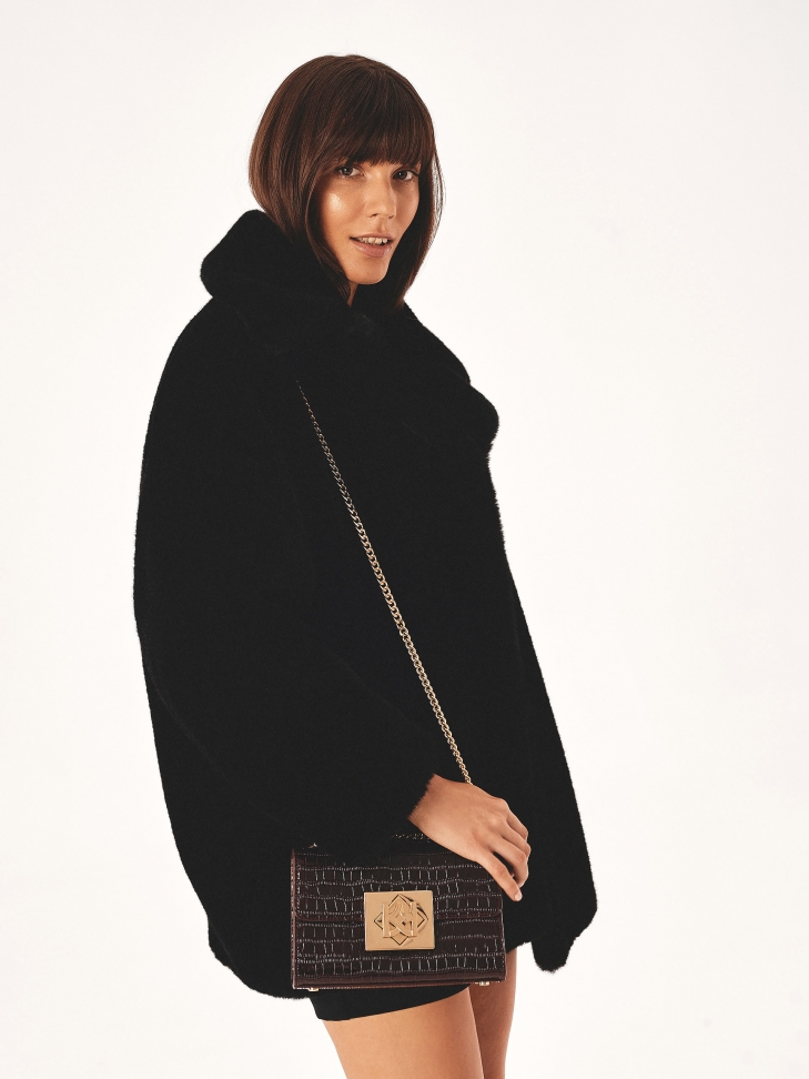 Bordowa torebka w tłoczony wzór z łańcuchem