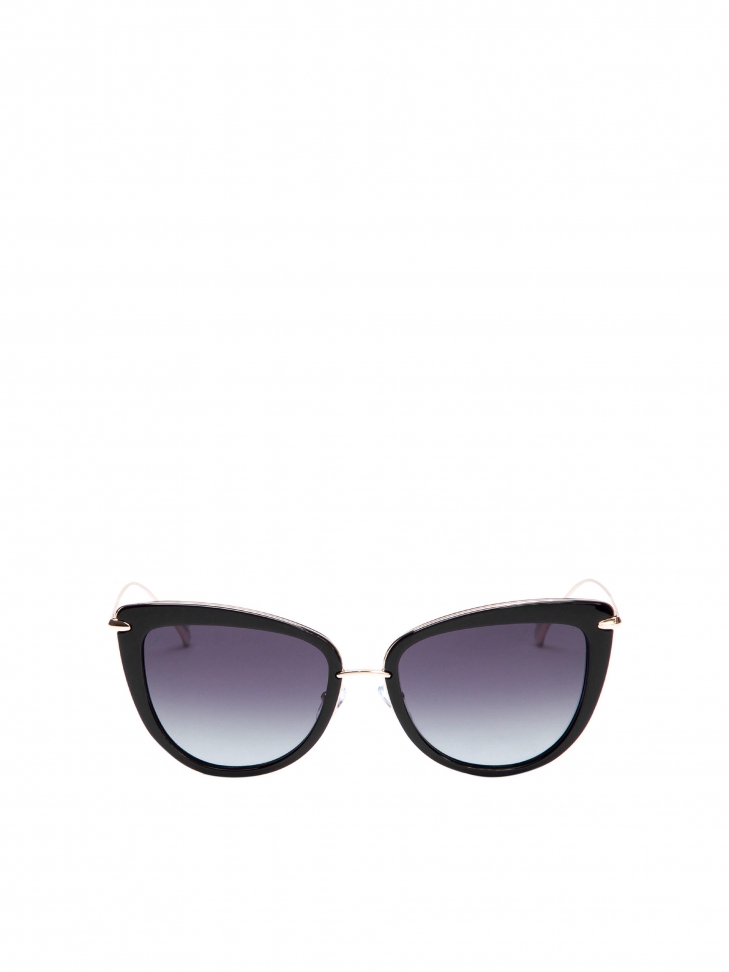 Czarne okulary przeciwsłoneczne