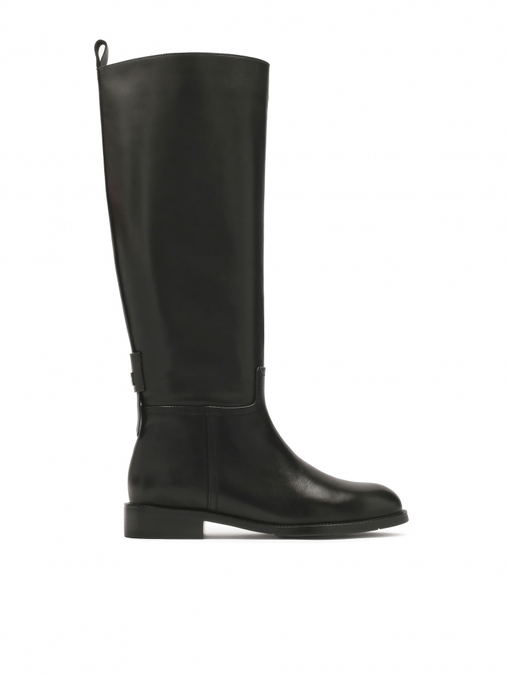 Klasyczne czarne kozaki na płaskiej podeszwie