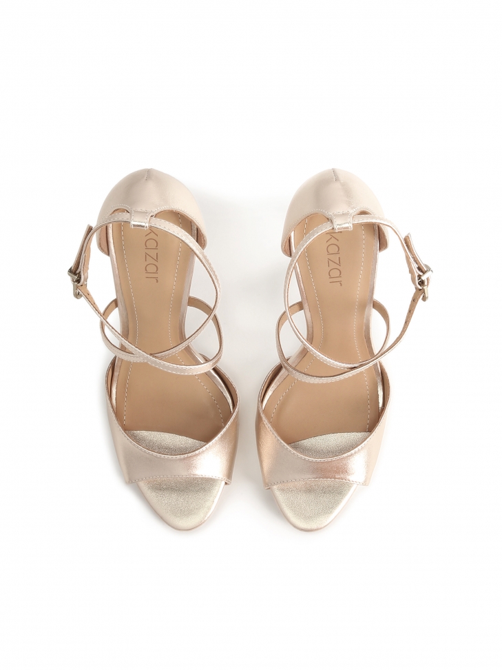 Złote sandały damskie