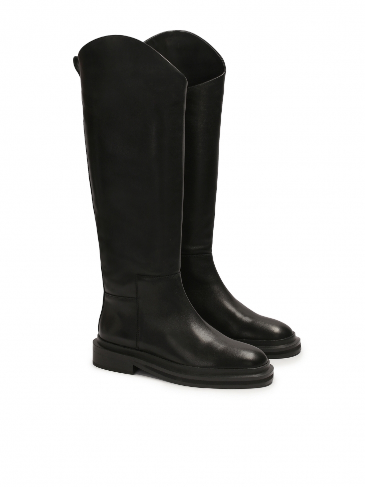 Płaskie wsuwane kozaki ze skóry