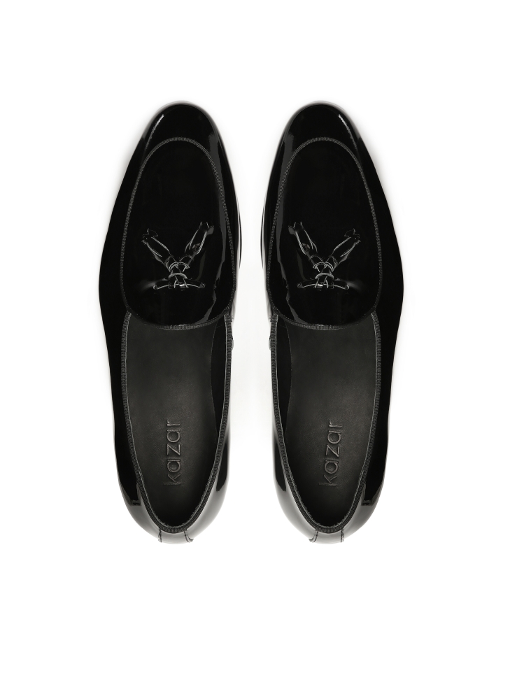 Lakierowane czarne loafersy z chwostem