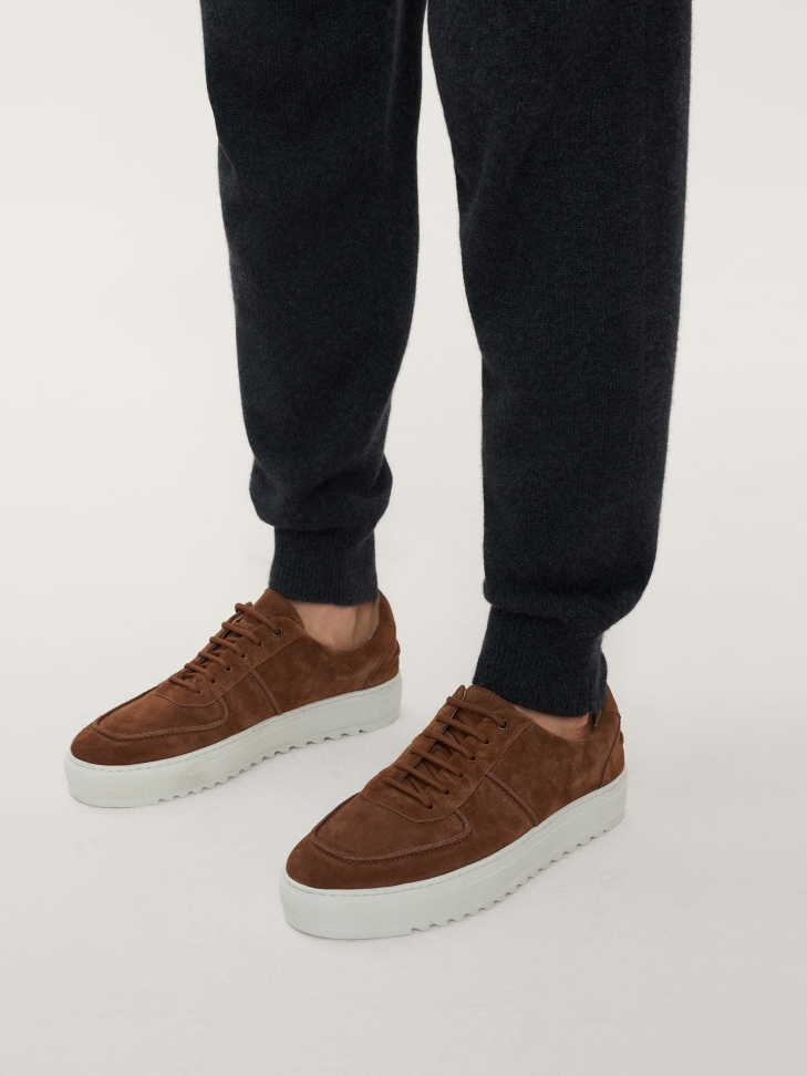 Zamszowe sneakersy męskie na grubej podeszwie ze żłobieniem