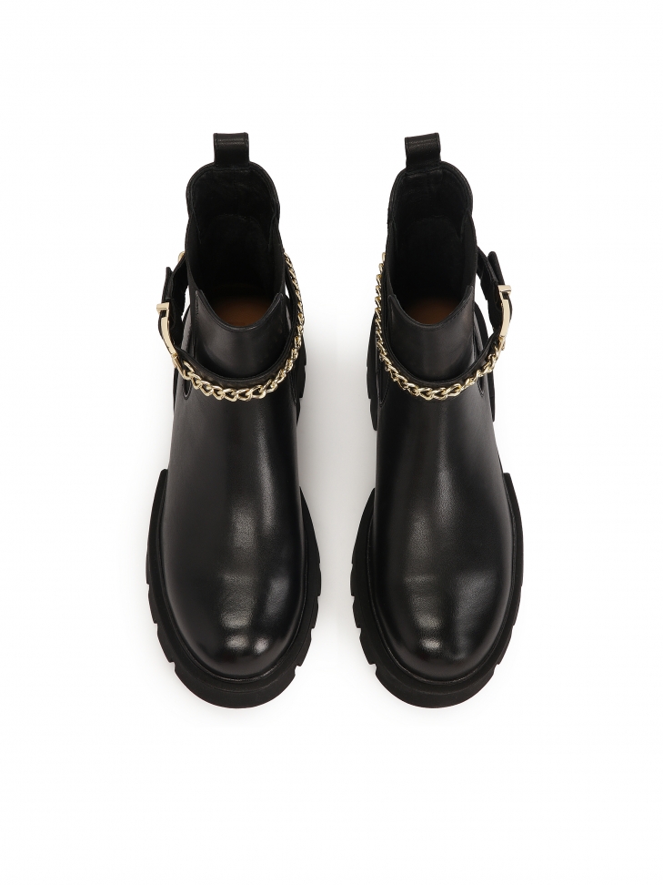 Botki typu chelsea z ozdobnym odpinanym paskiem