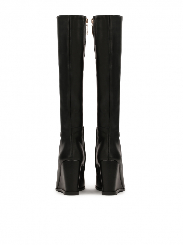 Skórzane kozaki na koturnie z noskiem w szpic