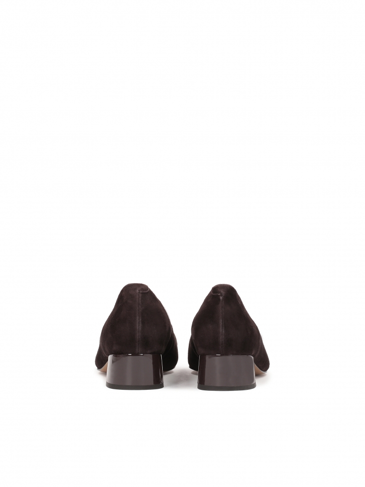 Zamszowe czółenka damskie z ozdobą na przodzie