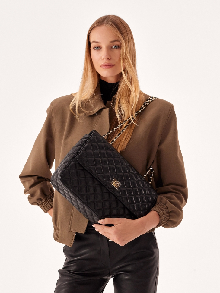 Skórzana czarna torebka na ramię w pikowany wzór