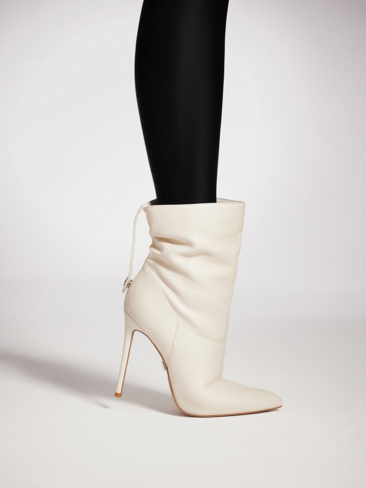 Skórzane botki na wysokim obcasie