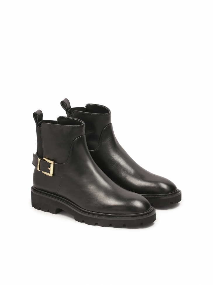 Klasyczne botki ze skóry na płaskiej podeszwie