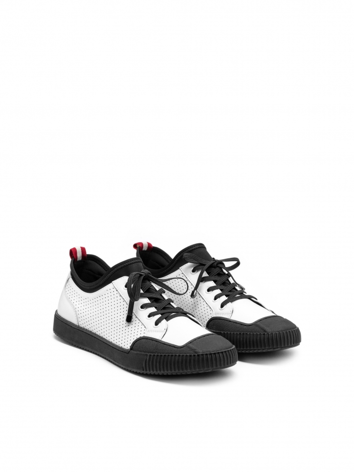 Białe sneakersy męskie