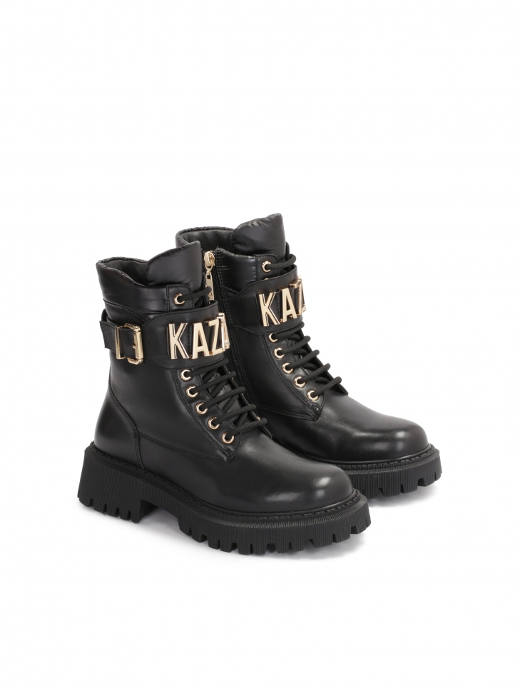 Damskie trzewiki ze skóry zdobione metalowym napisem