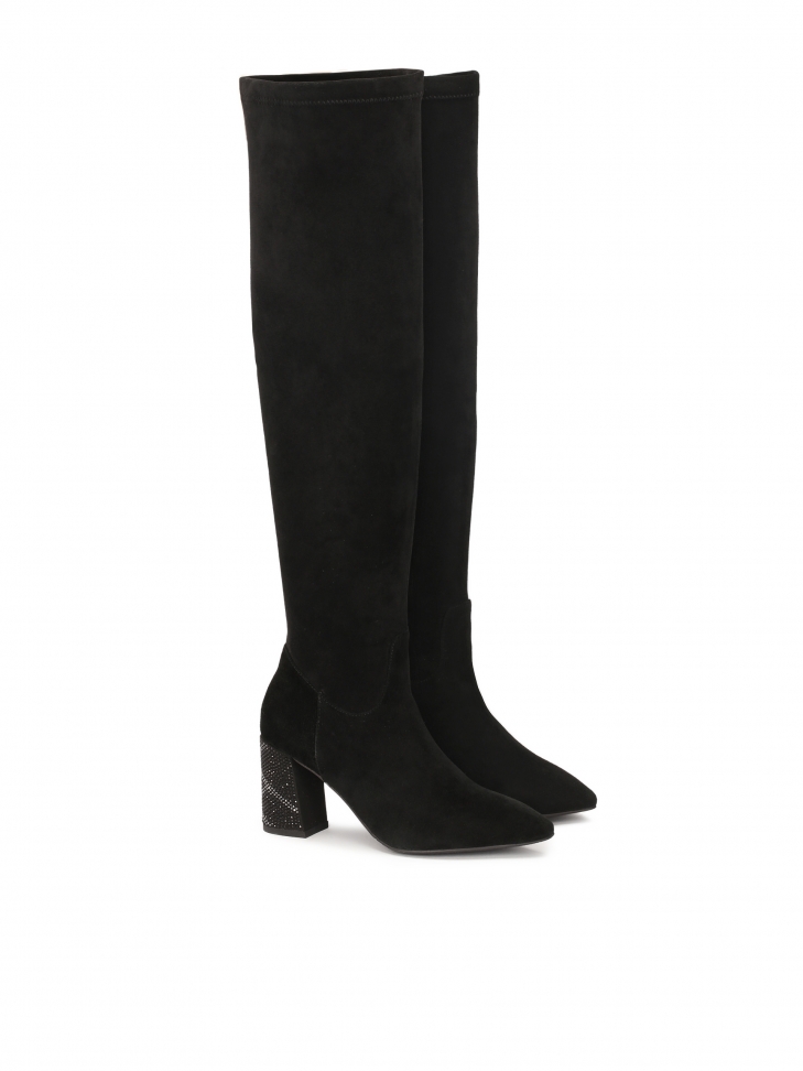 Czarne muszkieterki na zdobionym obcasie