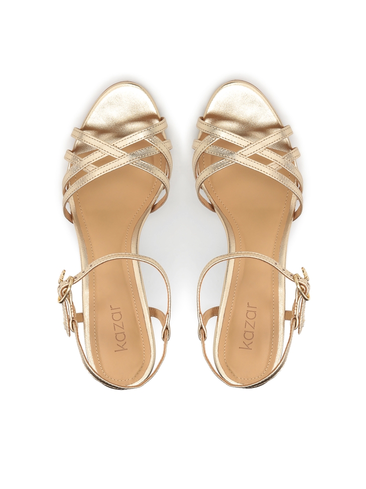 Złote sandały z przeplatanymi paskami