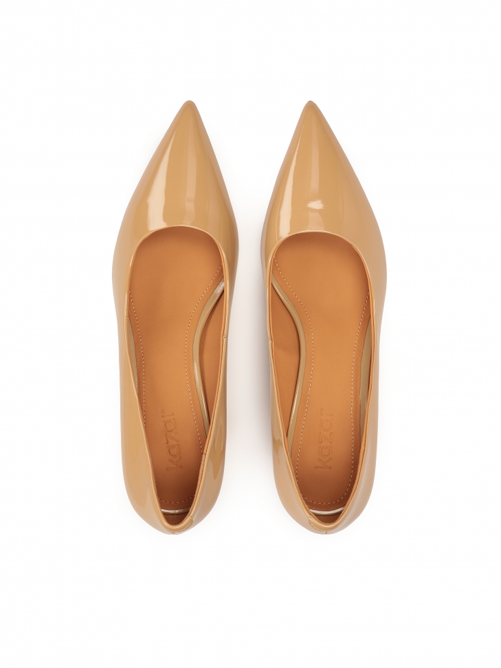 Ponadczasowe szpilki z lakierowanej skóry