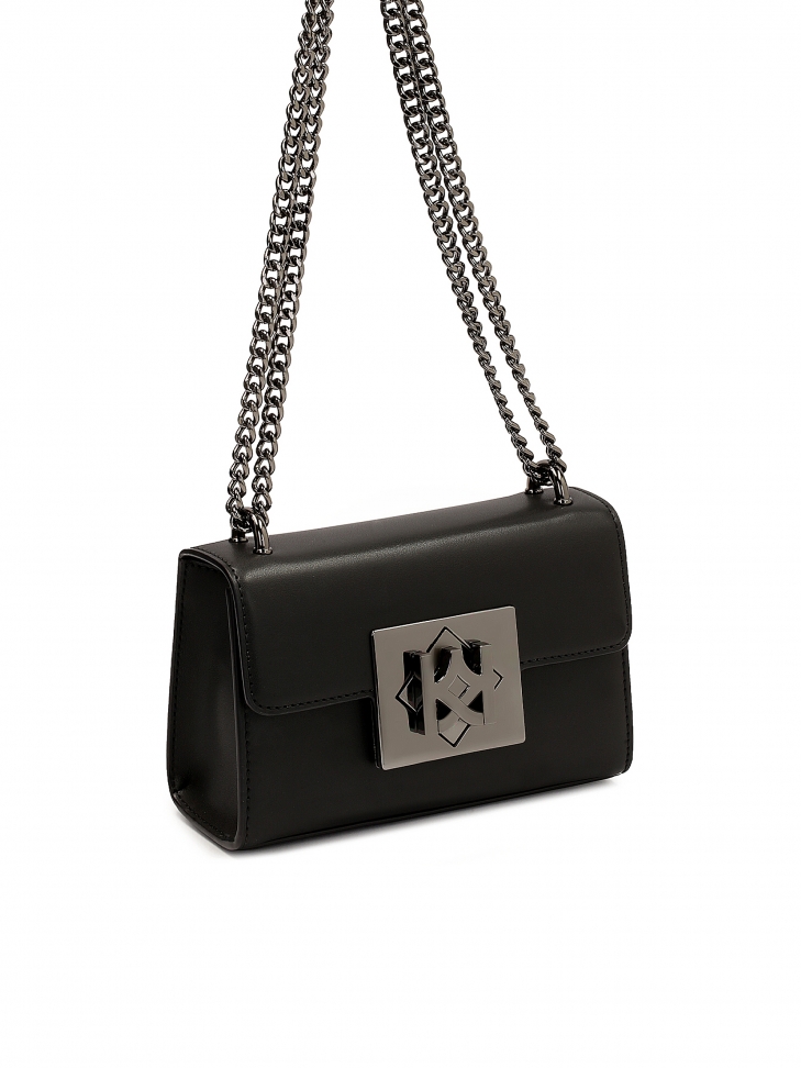 Mała sztywna torebka z dużym zapięciem