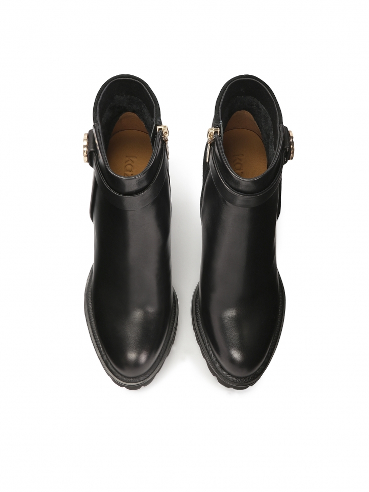 Botki na wysokim słupku z zamszu i gładkiej skóry