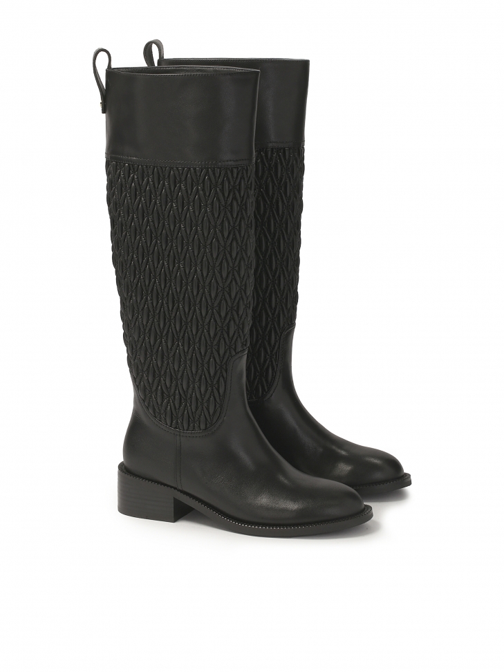 Wsuwane kozaki z oryginalnie marszczoną cholewką