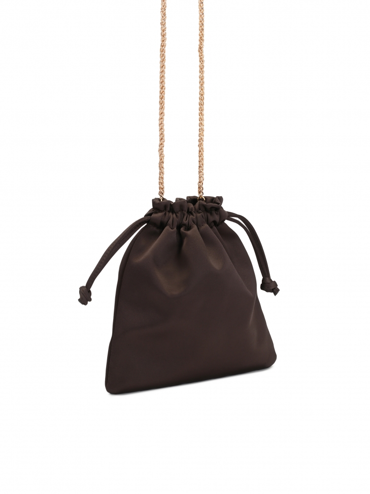 Ciemnobrązowa torebka sakiewka o satynowym wykończeniu