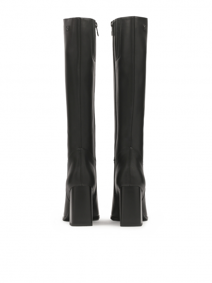 Minimalistyczne czarne kozaki z miękkiej skóry