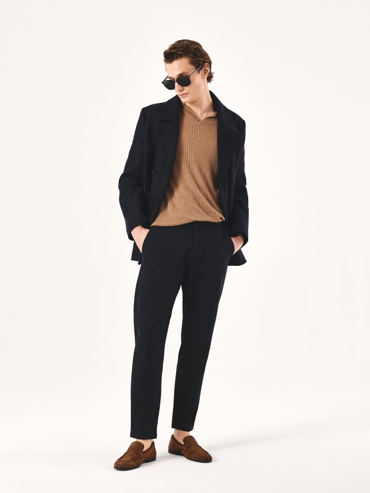 Atrakcyjne czarne okulary przeciwsłoneczne typu Aviator