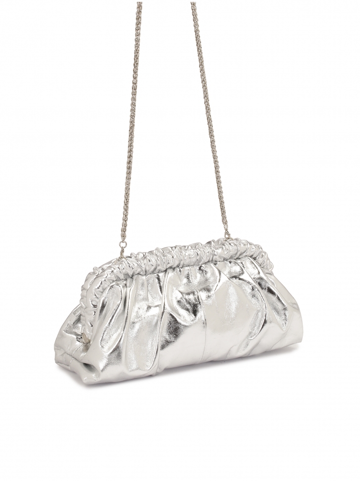 Srebrna torebka z efektem metalicznym