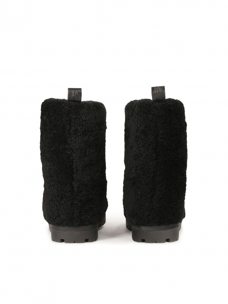 Czarne śniegowce z owczą wełną