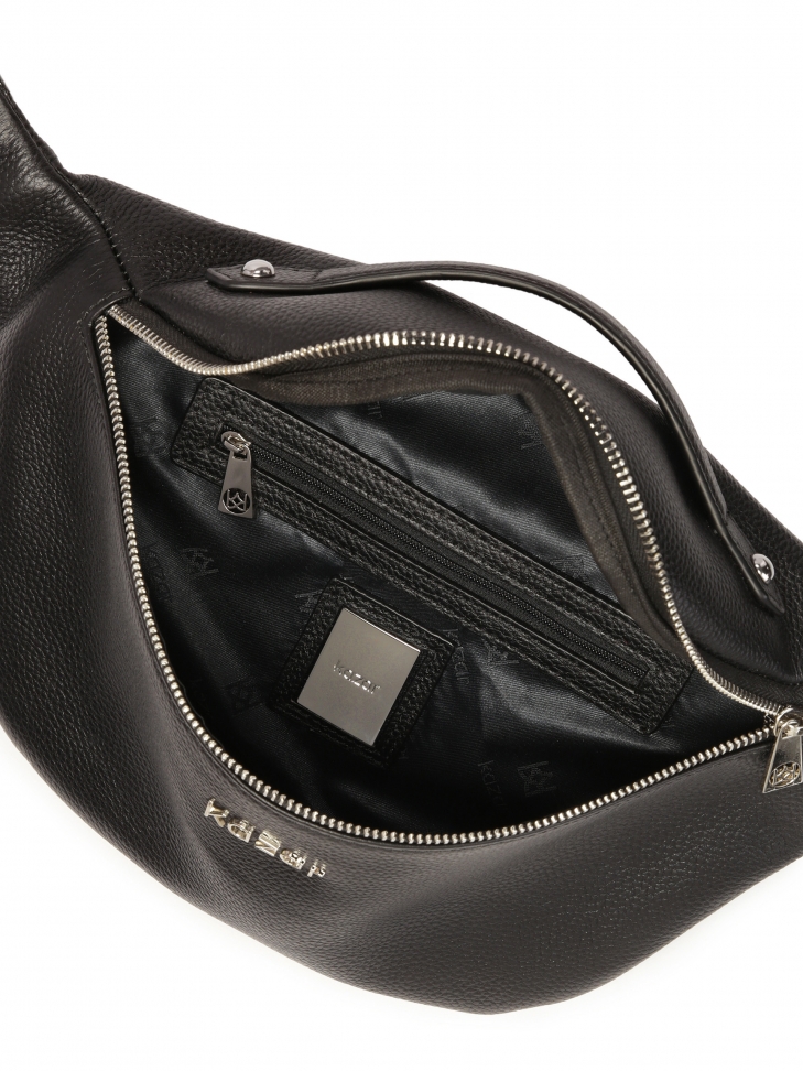 Czarna klasyczna nerka ze srebrnymi metalami