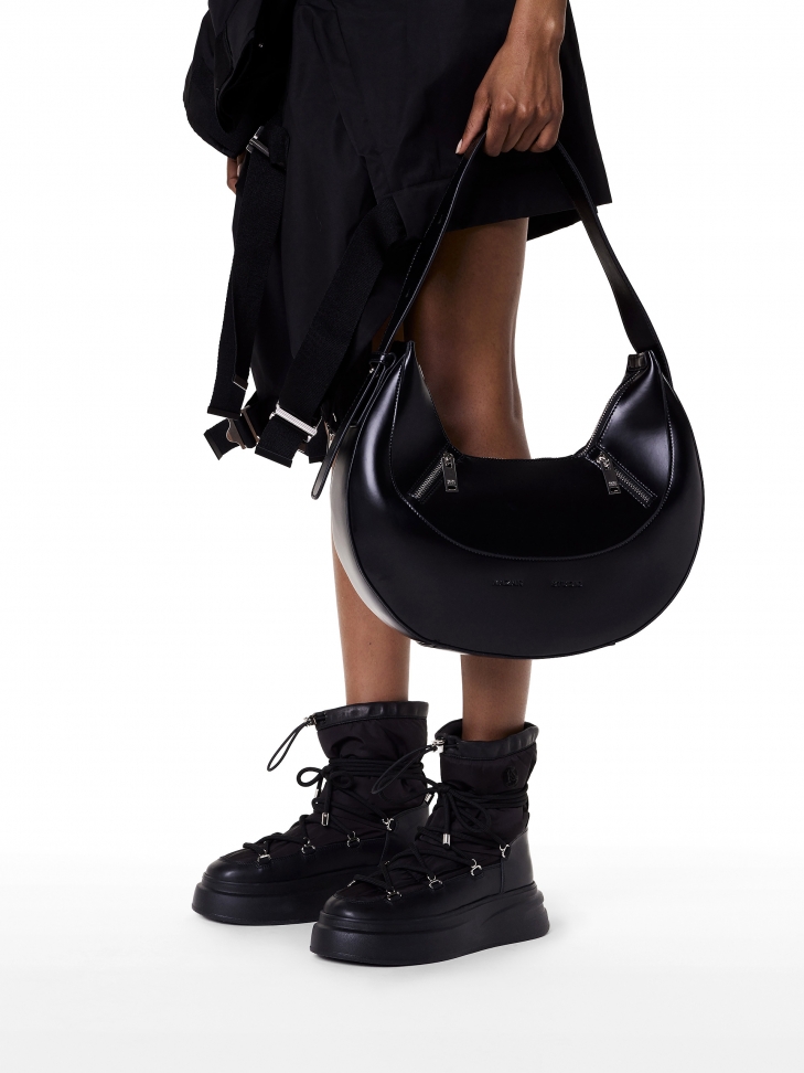 Czarne śniegowce z wiązaniem na grubej podeszwie