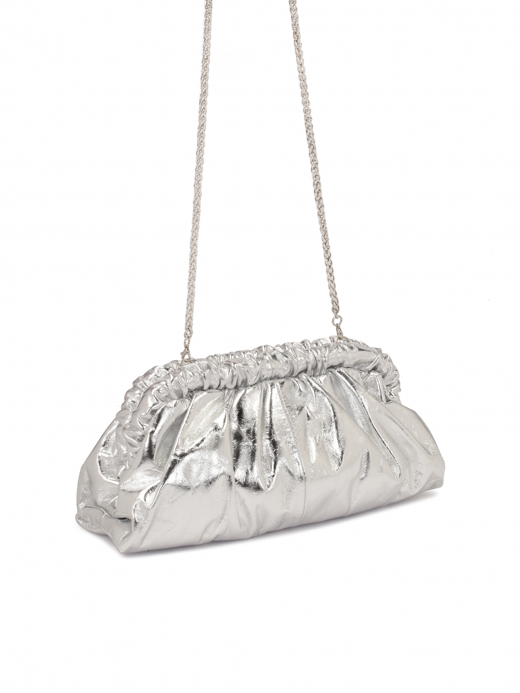 Srebrna torebka z efektem metalicznym