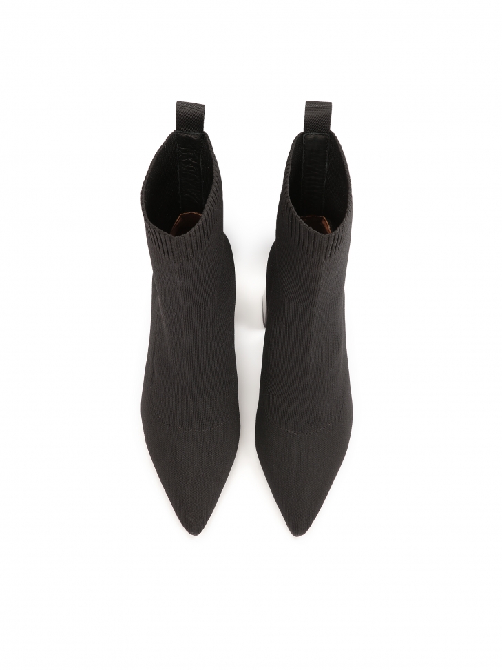 Elastyczne botki na obcasie