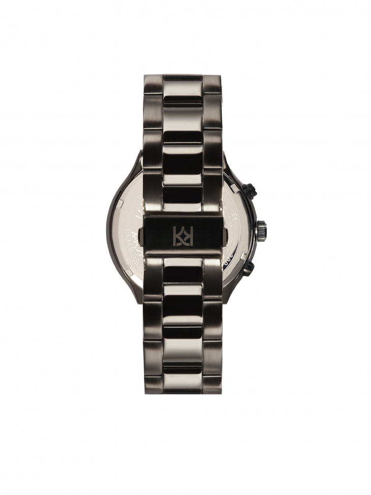 Czarny zegarek ze srebrnymi elementami