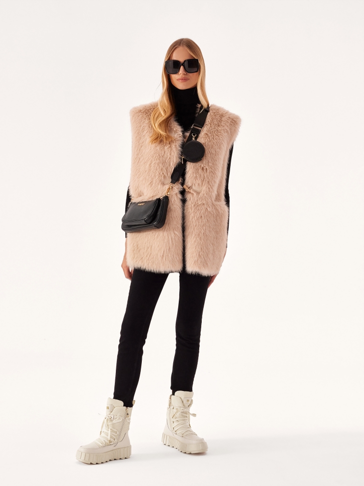 Modne śniegowce w beżowym kolorze