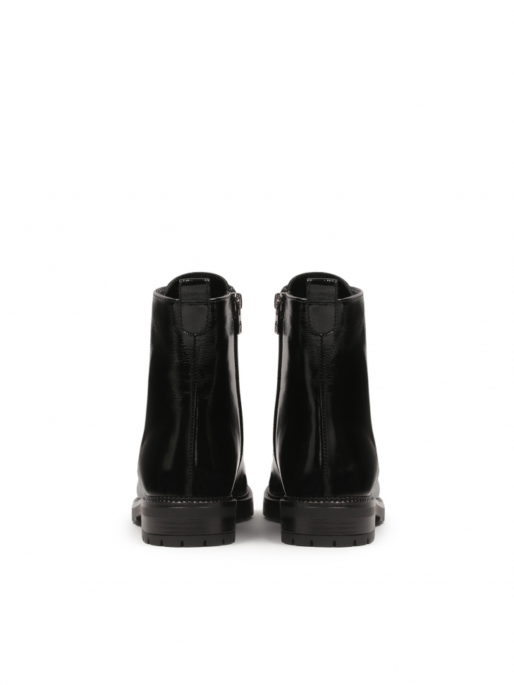 Klasyczne trzewiki z lakierowanej marszczonej skóry