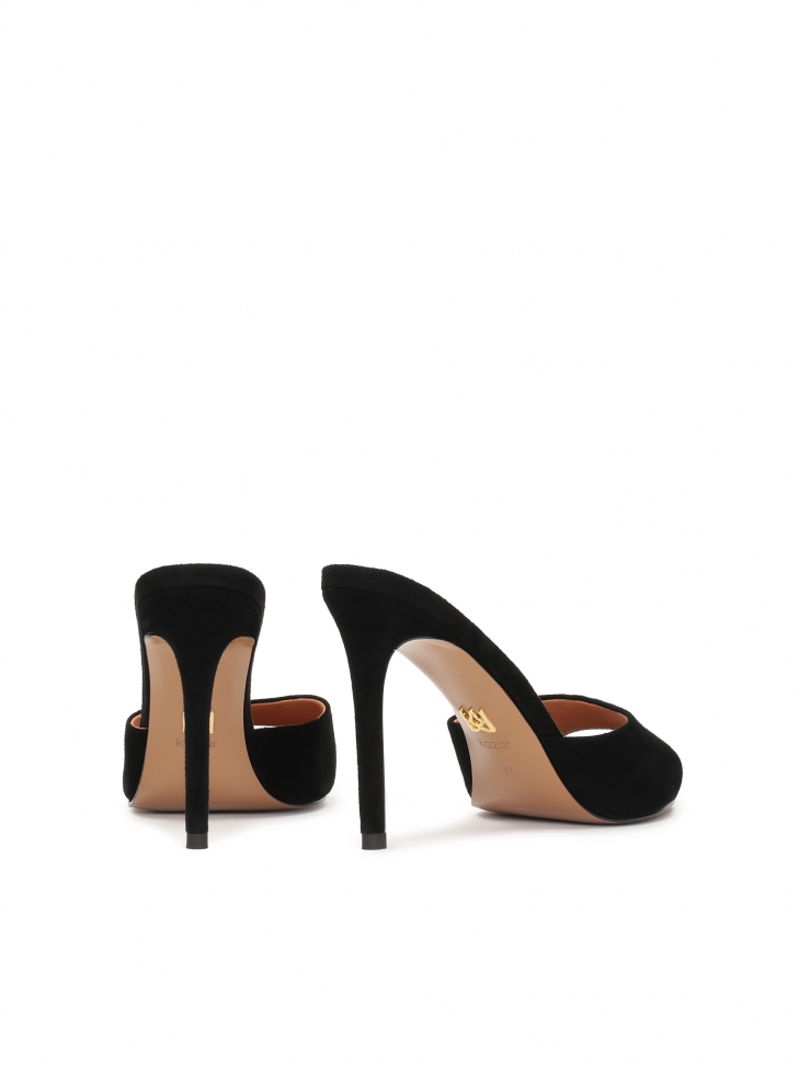 Zamszowe czarne klapki na smukłym obcasie