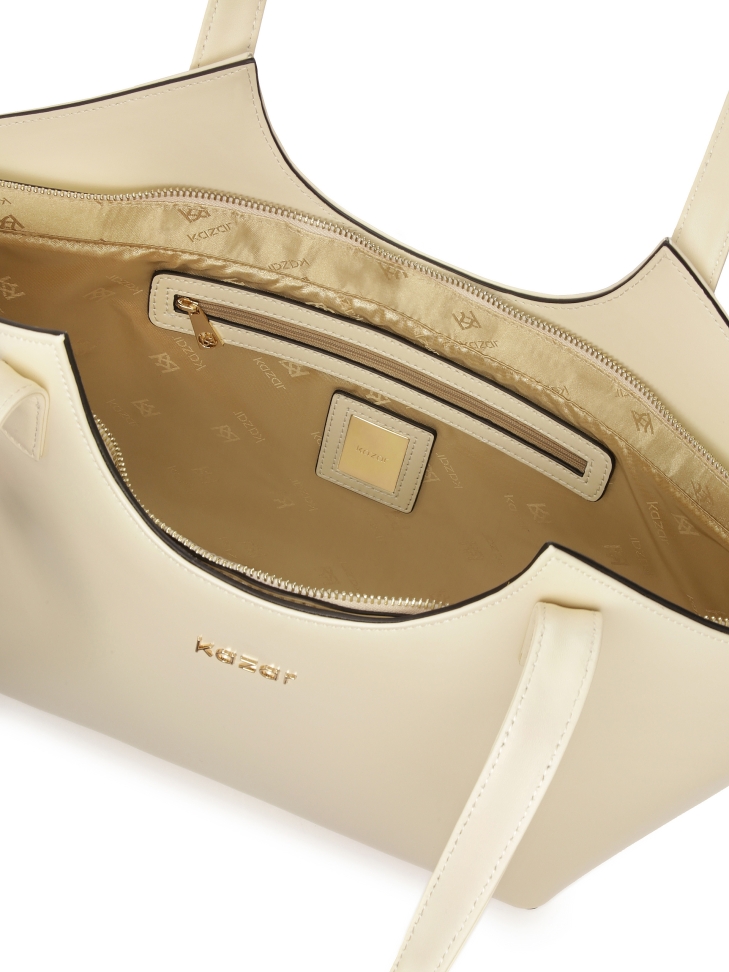 Duża torebka na ramię o sztywnej konstrukcji